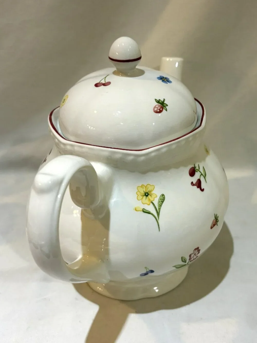 VTG Johnson Brothers Fine Porcelain FLEURETTE Teapot Staffordshire England EUC